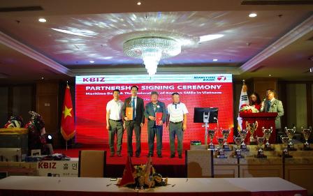http://media.baotintuc.vn/2016/12/20/14/51/Le-ky-ket-MSB-KBIZ (2).jpg